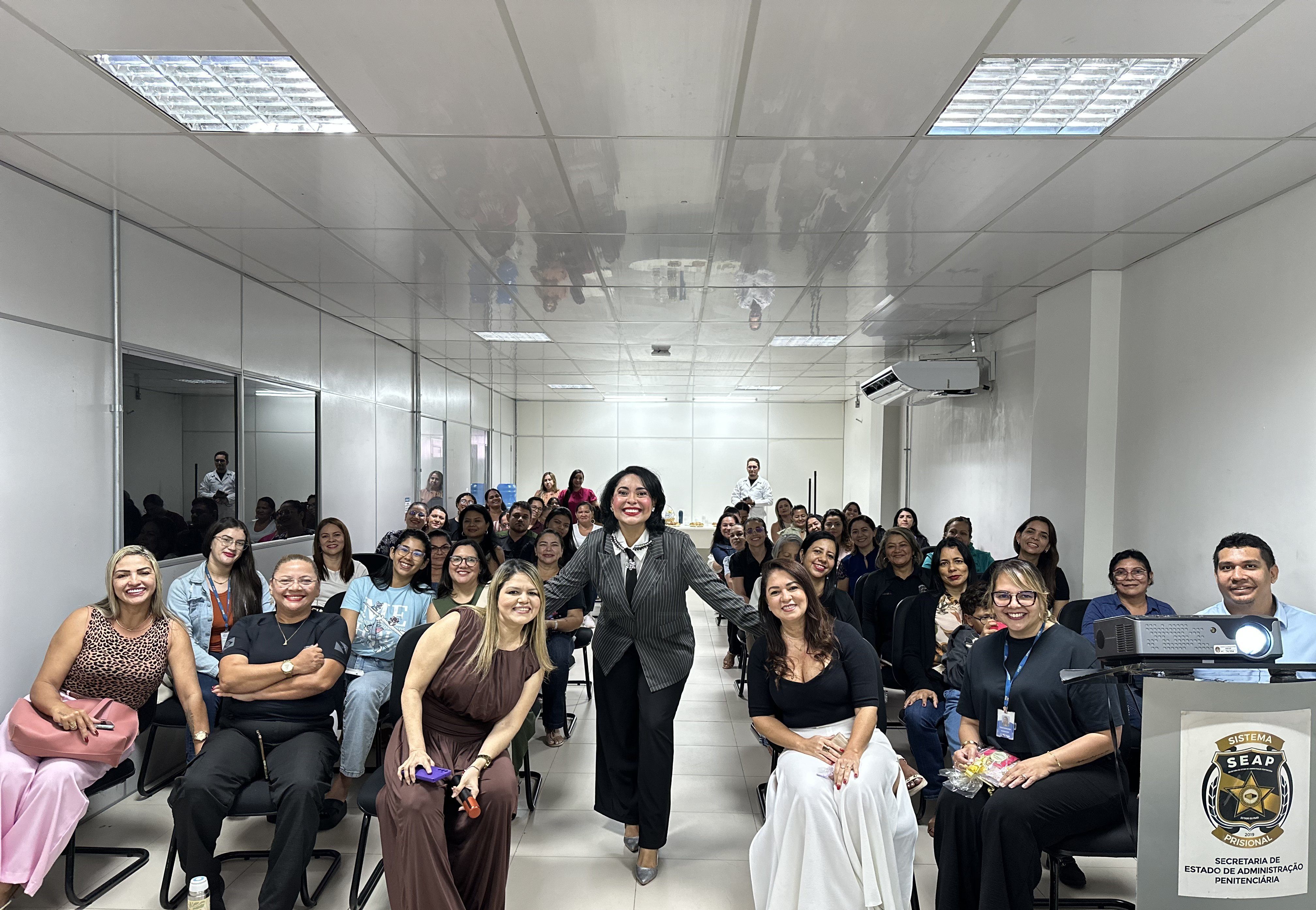 Seap reúne servidoras em palestra educacional alusiva ao Março Lilás