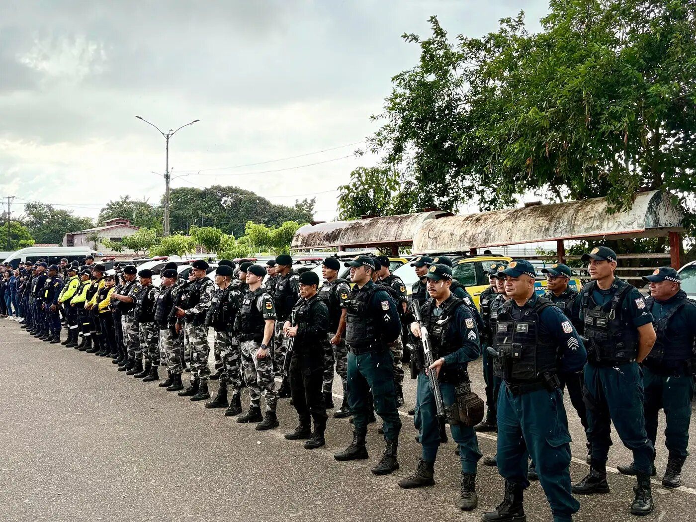 Forças de segurança nas ruas para garantir tranquilidade em locais de grande circulação